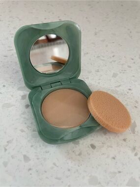 New Clinique Soft Finish Pressed Powder Soft Vanilla Travel Size- No Box